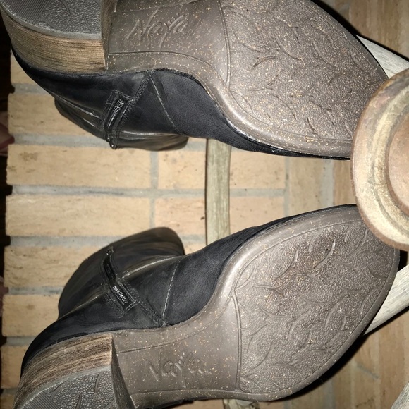 Naya Gazele Black Leather Boot - Picture 6 of 7